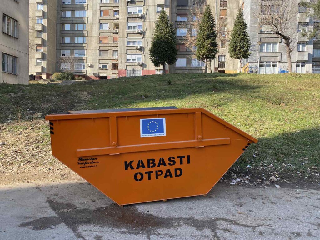 Foto-kontejnera-za-kabasti-otpad